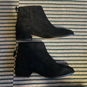 Brand new never worn suede ankle Chelsea boots